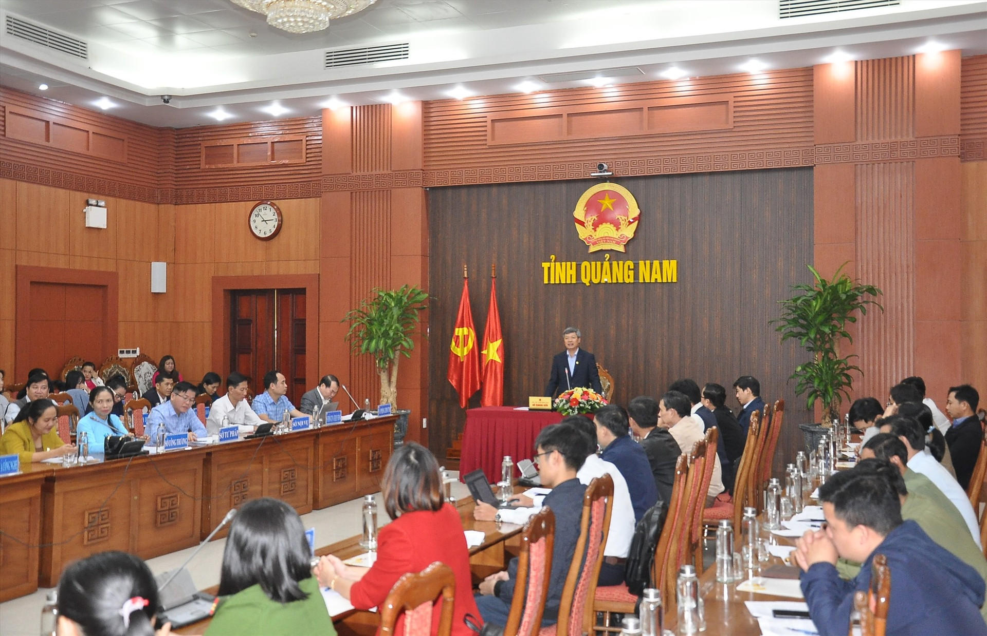 Phó Chủ tịch UBND tỉnh Hồ Quang Bửu phát biểu tại hội nghị. Ảnh: ĐAN GIANG