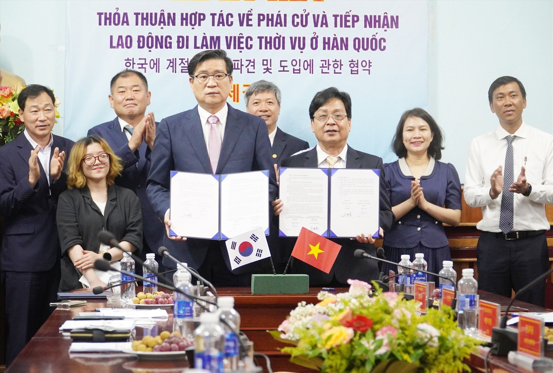 Dấu ấn năm 2022 là huyện Nam Trà My đã ký kết thỏa thuận và tiến hành đưa lao động địa phương đi làm việc thời vụ tại quận Hamyang (Hàn Quốc). Ảnh: N.Đ