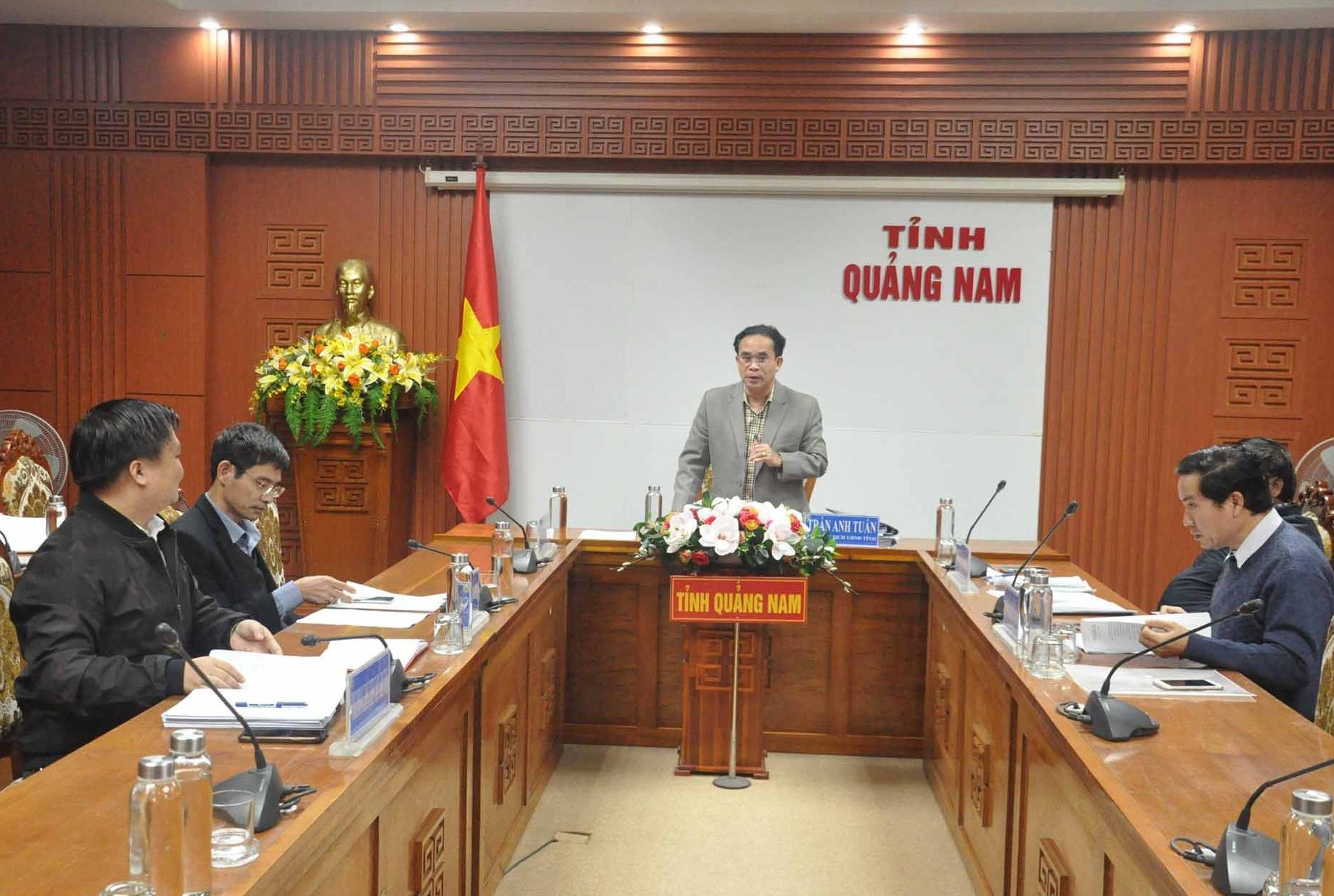 Phó Chủ tịch UBND tỉnh Trần Anh Tuấn yêu cầu các địa phương sớm báo cáo danh mục cụ thể. Ảnh: X.P