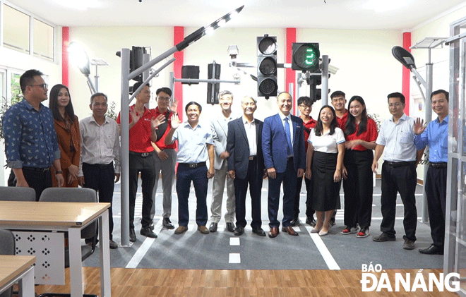 Phòng nghiên cứu và đào tạo thực hành chuyển đổi số do Tập đoàn Đầu tư Công nghệ Nam Long tài trợ cho Trường Đại học Sư phạm Kỹ thuật, Đại học Đà Nẵng. Ảnh: NGỌC HÀ