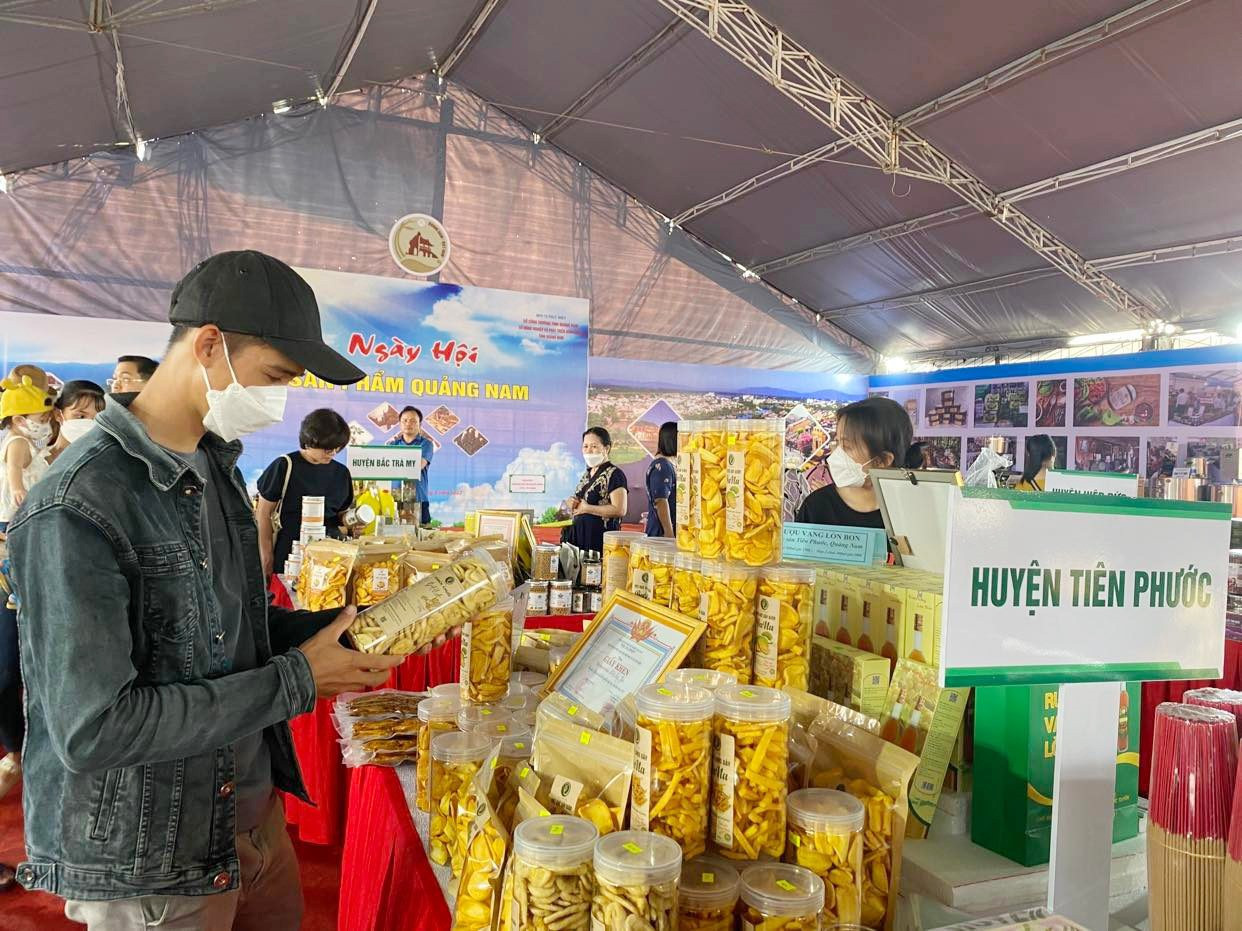 Hàng hóa miền núi của Quảng Nam đang dần được thị trường ưa chuộng. Ảnh: V.L