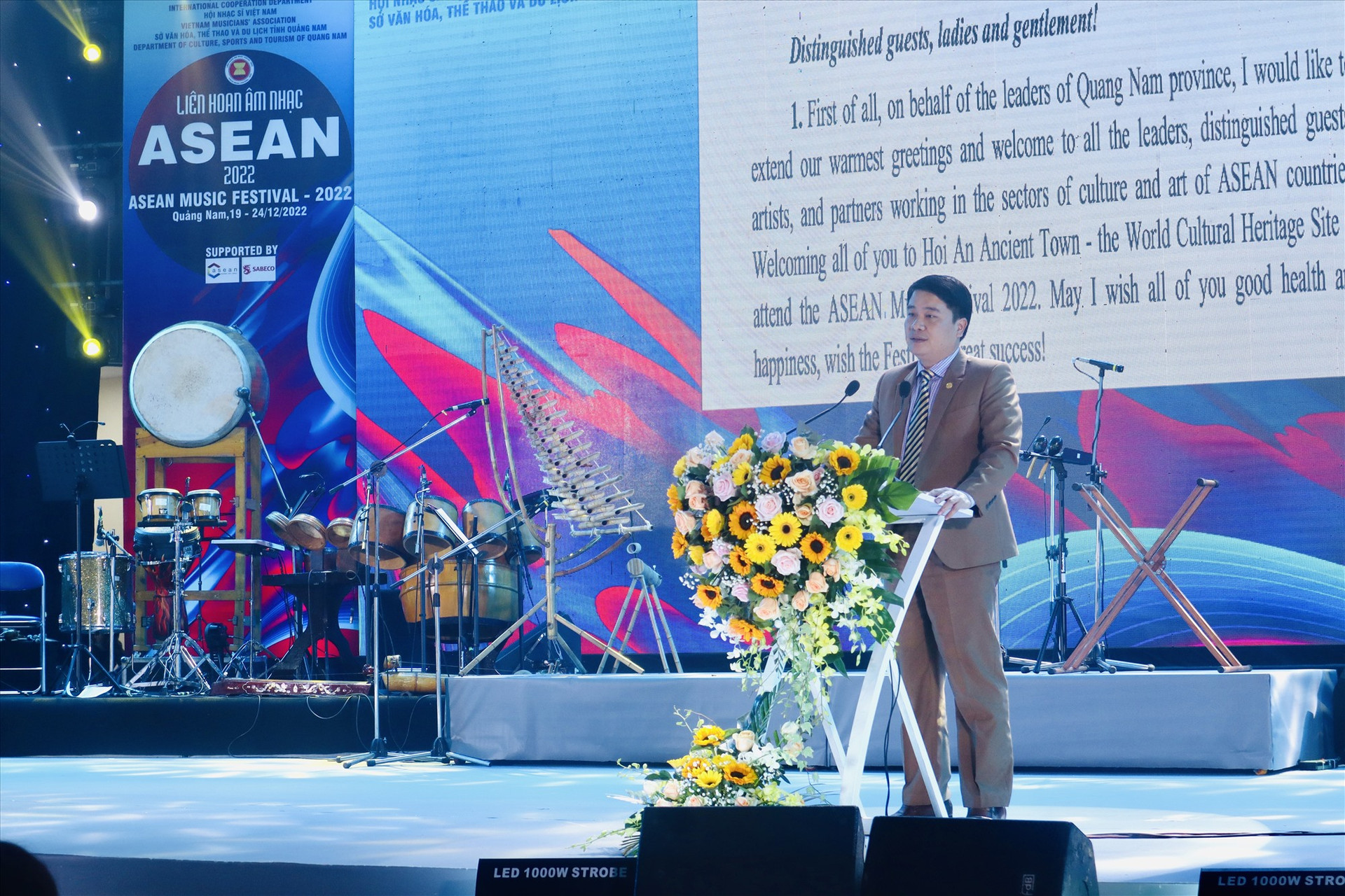 Phó Chủ tịch UBND tỉnh Trần Văn Tân phát biểu tại liên hoan. Ảnh: Q.T