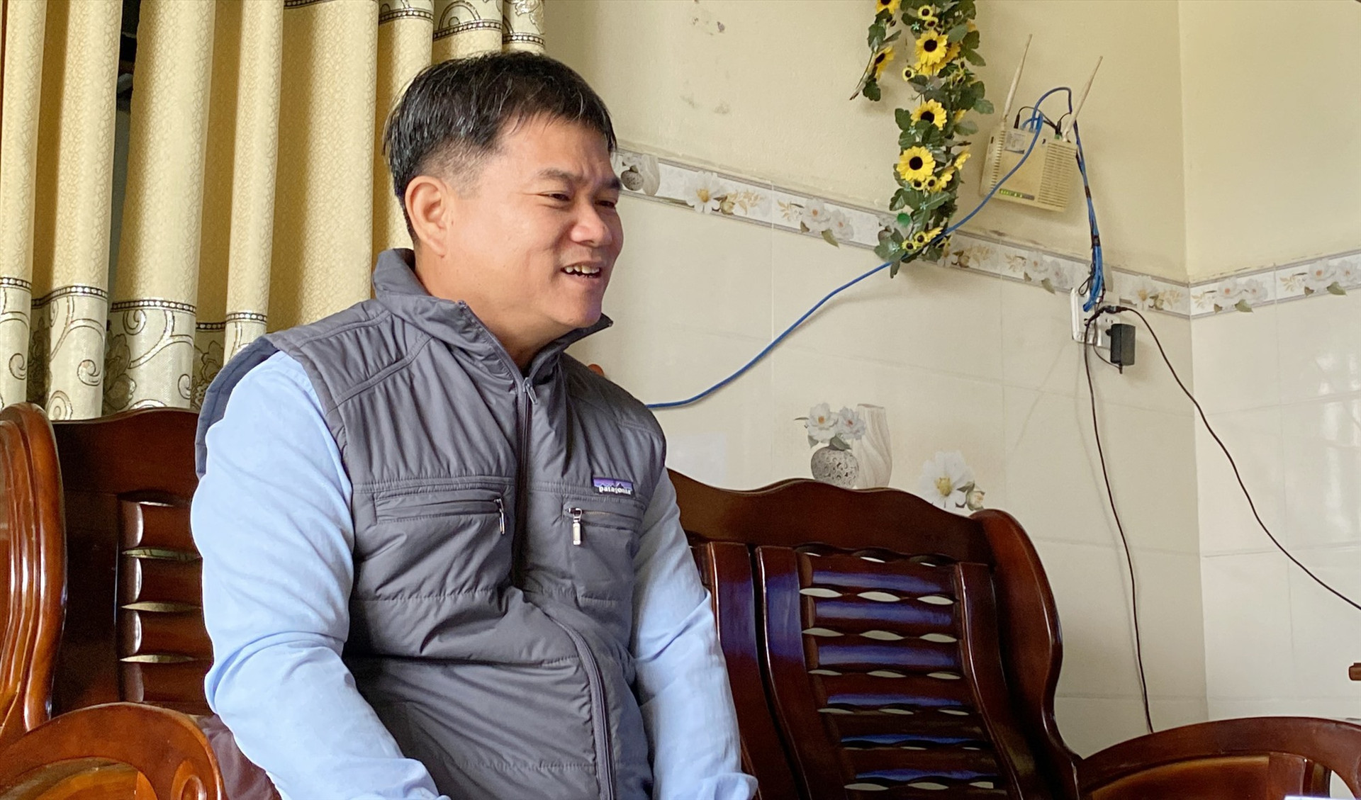 Ông Hà Trung Phong (SN 1976, thôn Thọ Khương, xã Tam Hiệp, Núi Thành) gắn bó với công tác dân vận tại địa phương hơn 9 năm qua. Ảnh: Q.H.H