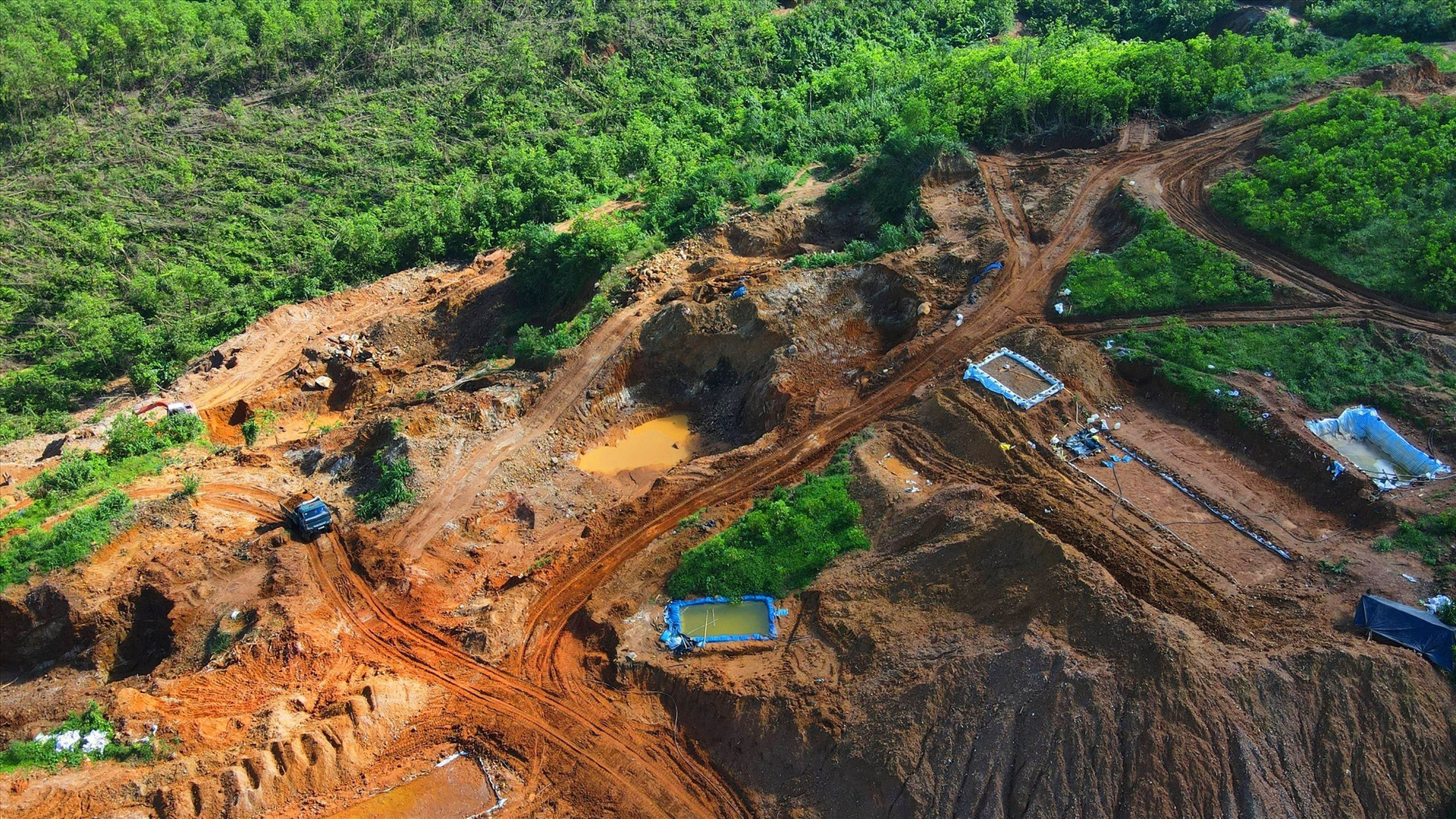 Tình trạng khai thác vàng trái phép ở Bồng Miêu vẫn diễn biến phức tạp suốt nhiều năm qua.