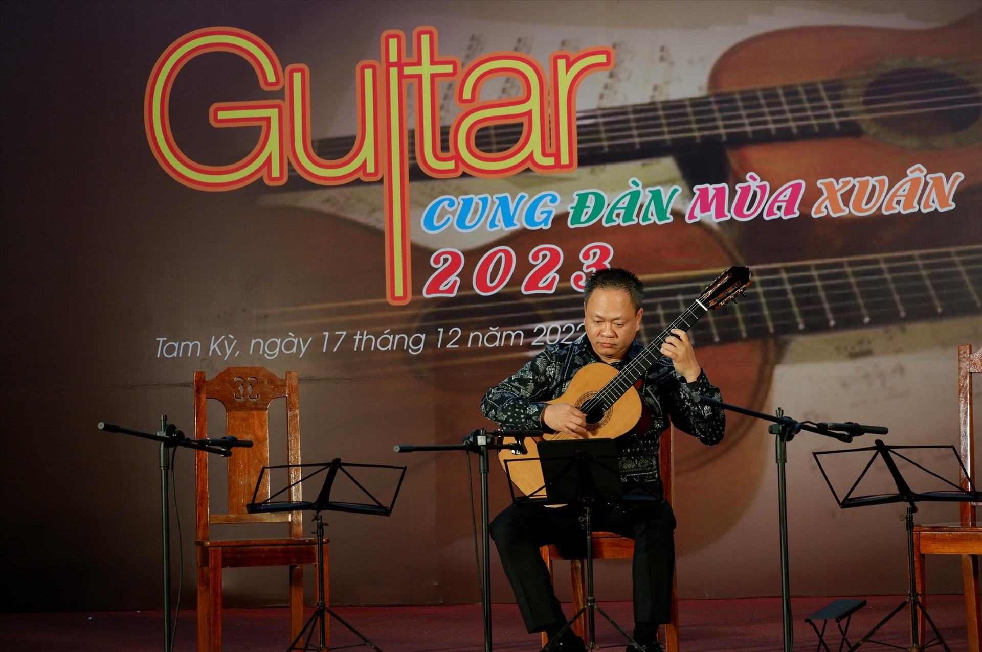 Nghệ sĩ guitar quốc tế Lê Hoàng Minh thường xuyên về Việt Nam để biểu diễn và hỗ trợ các sinh viên, nghệ sĩ trẻ. Ảnh: X.H