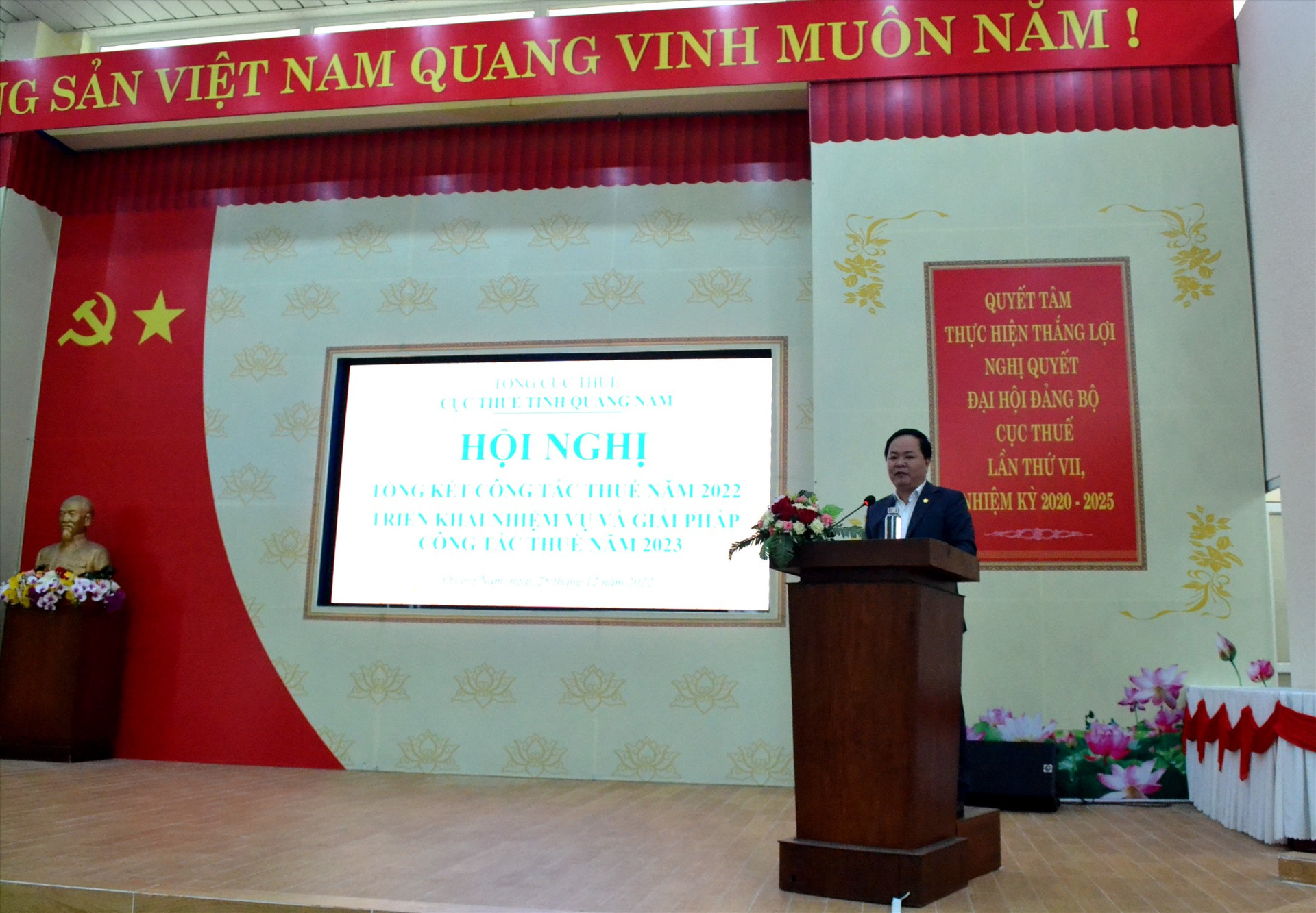 Phó Chủ tịch UBND tỉnh Nguyễn Hồng Quang phát biểu chỉ đạo hội nghị tổng kết thực hiện nhiệm vụ thuế năm 2022, triển khai các nhiệm vụ, giải pháp công tác thuế năm 2023. Ảnh: Q.VIỆT