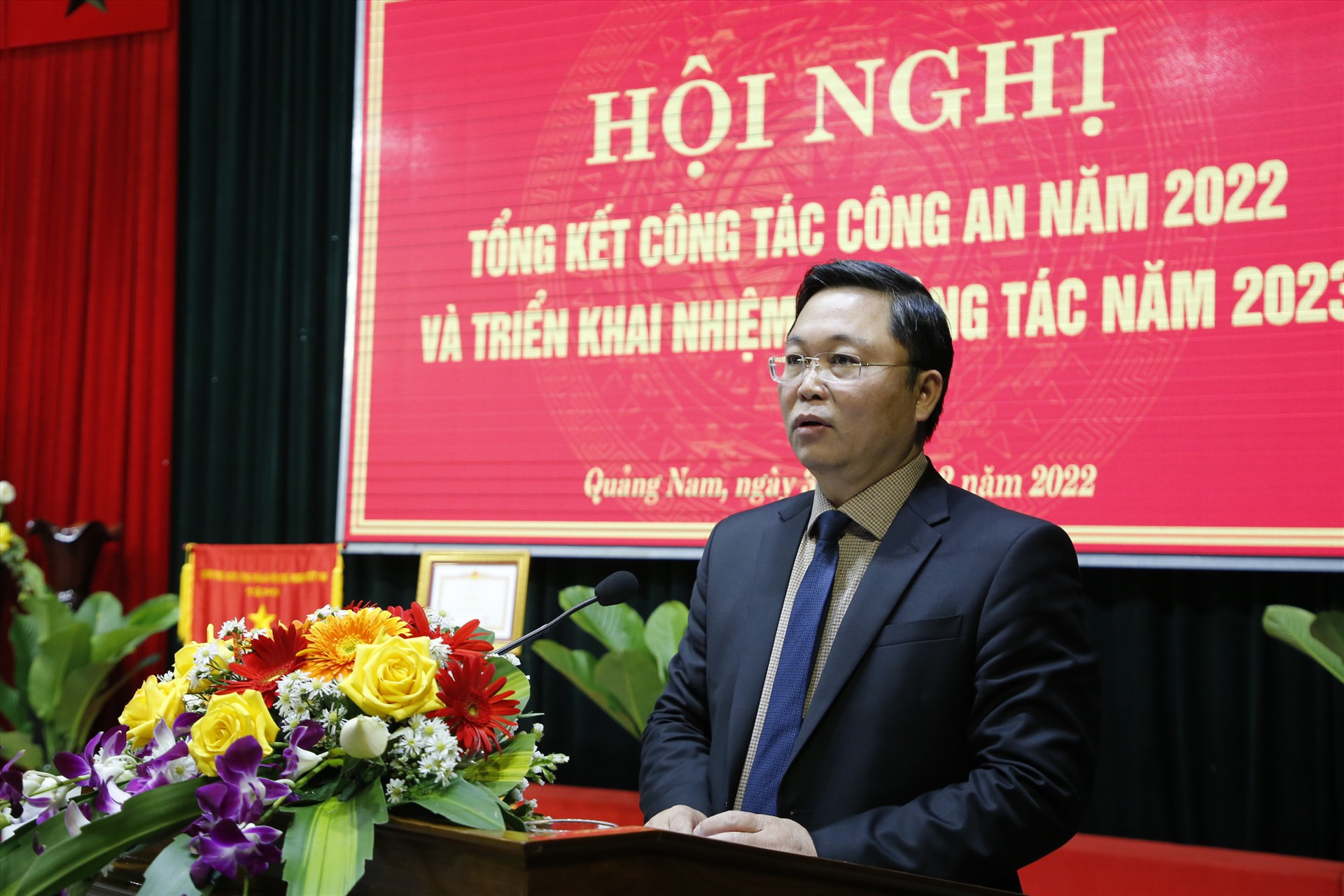 Chủ tịch UBND tỉnh Lê Trí Thanh dự và phát biểu chỉ đạo tại hội nghị. Ảnh: T.C