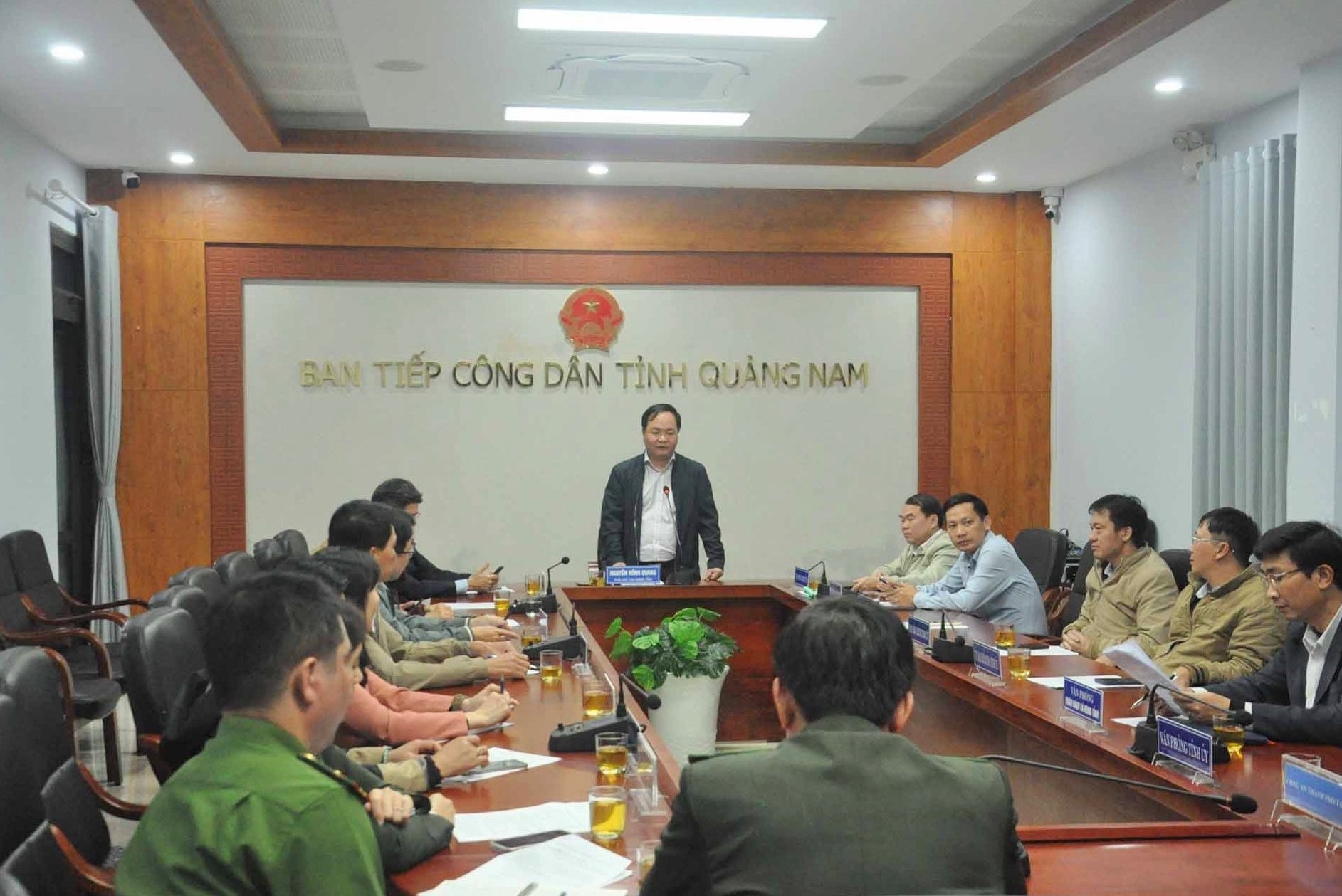 Phó Chủ tịch UBND tỉnh Nguyễn Hồng Quang phát biểu tại cuộc gặp mặt. Ảnh: X.P