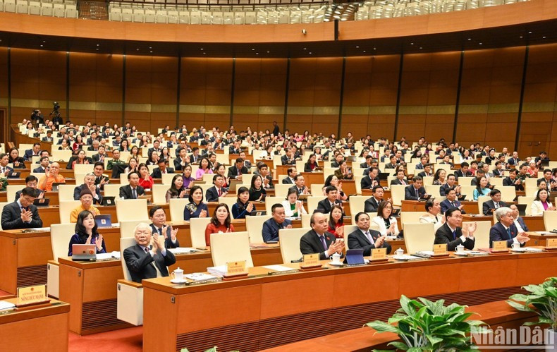 Các đồng chí lãnh đạo Đảng, Nhà nước và các đại biểu Quốc hội dự Phiên khai mạc. (Ảnh DUY LINH)