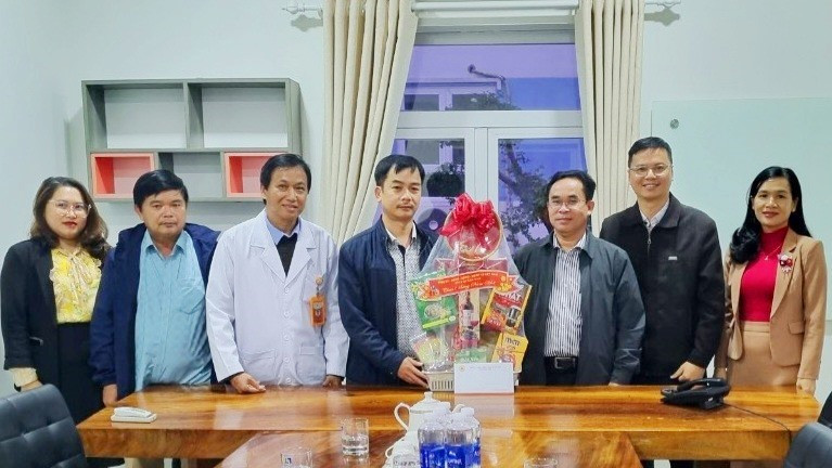 Phó Chủ tịch UBND tỉnh Trần Anh Tuấn thăm bệnh viện An Bình.