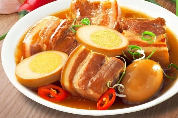 Thịt kho tàu là món tết đặc trưng của miền Nam.