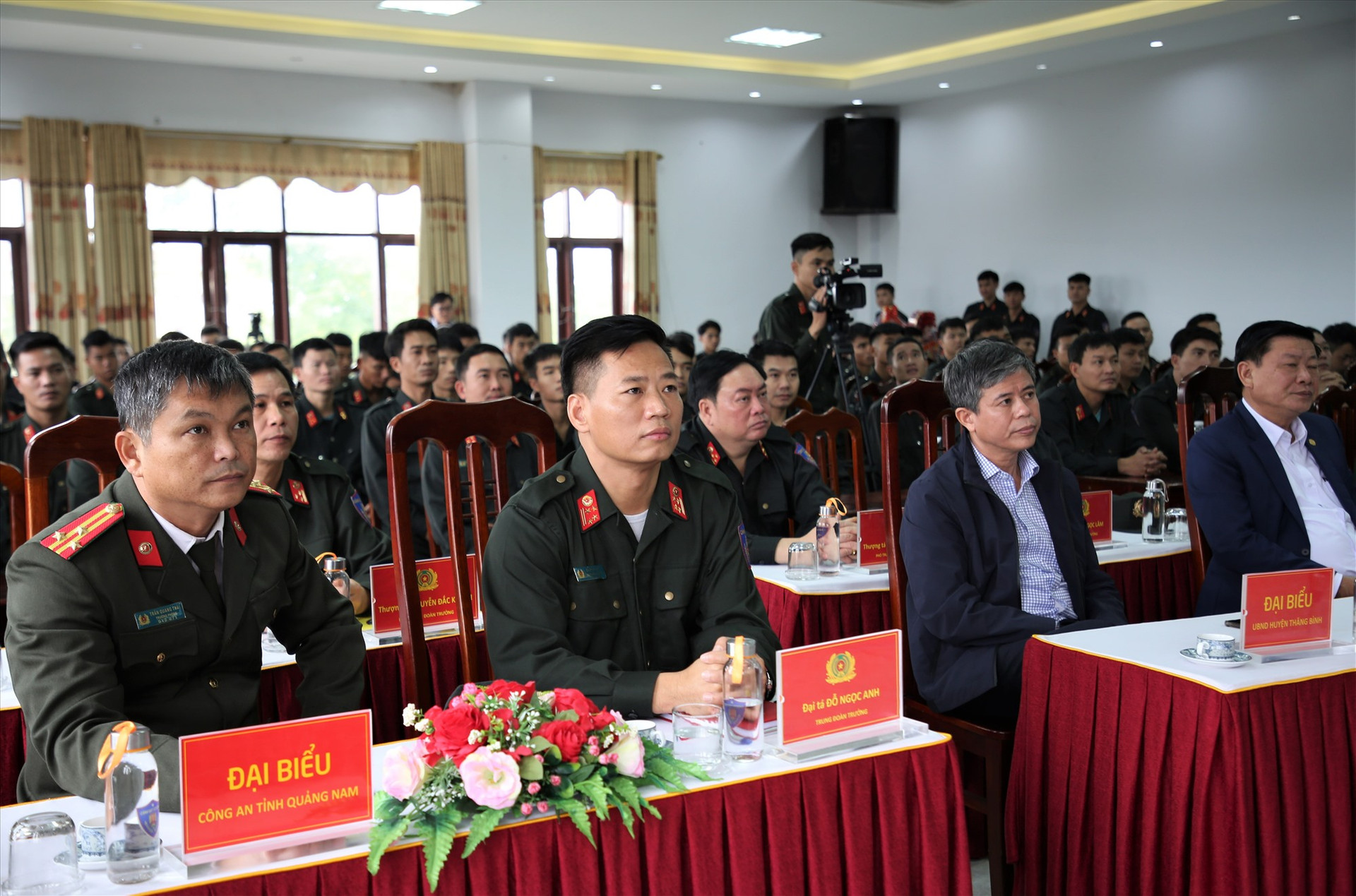 Cán bộ chiến sĩ Trung đoàn Cảnh sát cơ động Trung Bộ tham dự buổi thăm, chúc tết của đoàn công tác tỉnh Quảng Nam. Ảnh: A.N