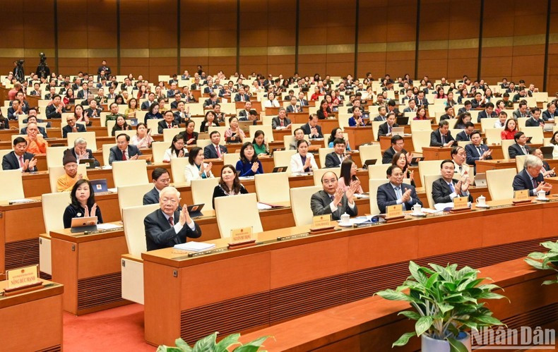 Các đồng chí lãnh đạo Đảng, Nhà nước và các đại biểu Quốc hội dự phiên bế mạc. (Ảnh: DUY LINH)