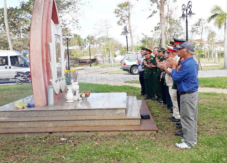 Cựu chiến binh Tiểu đoàn 2(V25) Quảng Đà thăm lại chiến tích Khu Công binh (nay là Công viên văn Hội An) trong cuộc tấn công Mậu Thân 1968