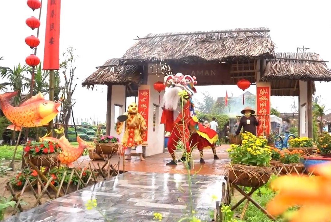 Tái hiện chợ tết xưa là một trong những hoạt động đặc sắc trong hội tết Qúy Mão tại Hội An-ảnh: Phan Sơn