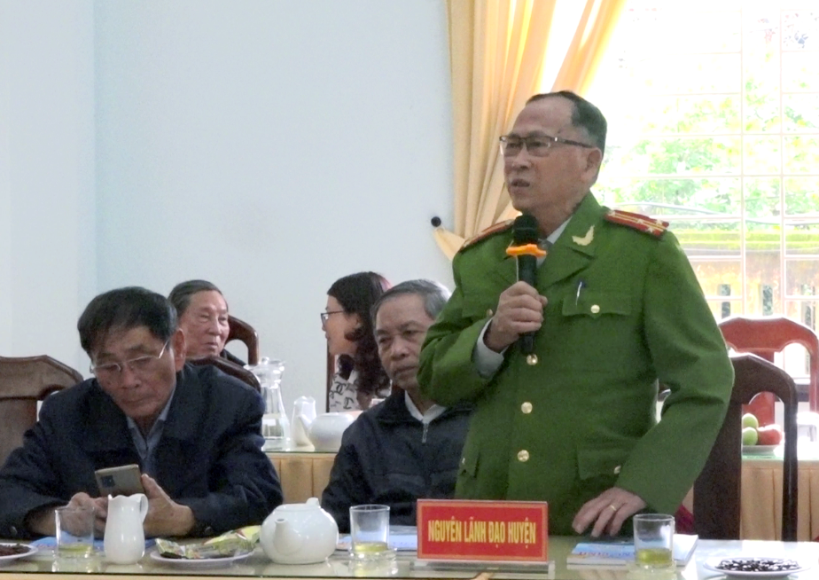 Các đồng chí lãnh đạo chủ chốt đã nghỉ hưu bày tỏ phấn khởi trước những kết quả đạt được của huyện Thăng Bình trong năm 2022. Ảnh: MT