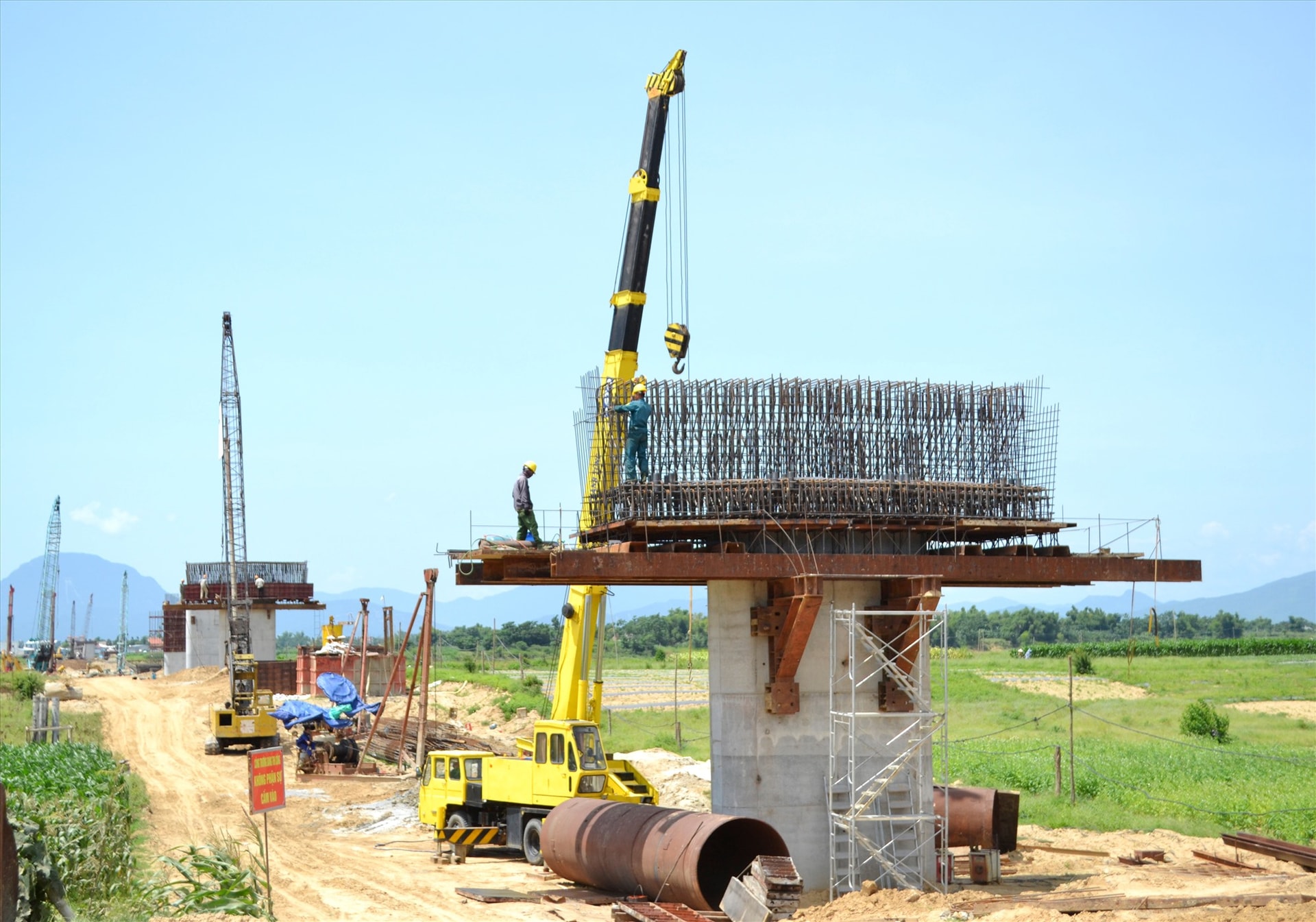 Đảm bảo an toàn trên công trường xây dựng dự án giao thông cần được siết chặt. (Ảnh mang tính minh họa)