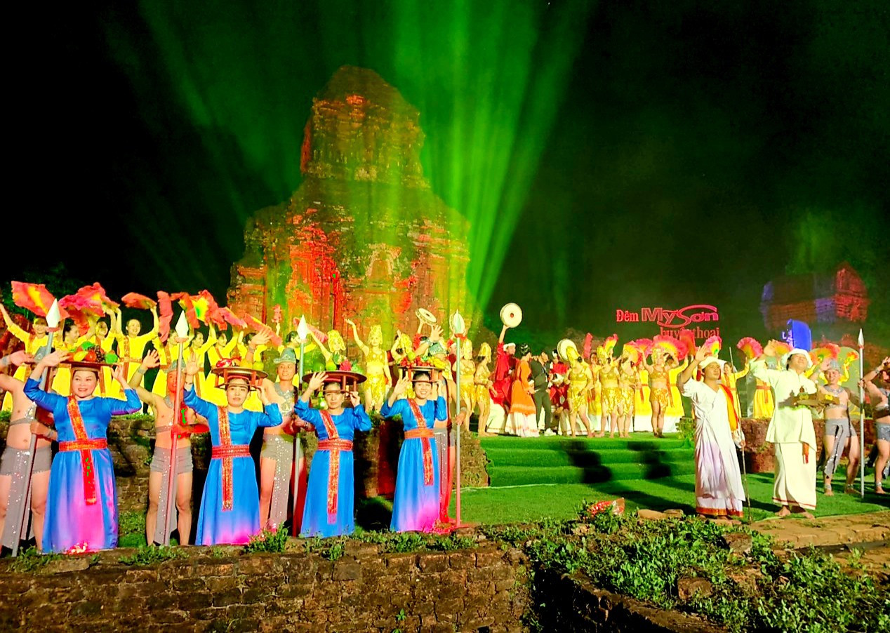 Chương trình nghệ thuật “Huyền thoại Apsara” mang đến cho khán giả những cảm nhận sâu sắc về cội nguồn tinh hoa văn hóa Champa. Ảnh: N.T