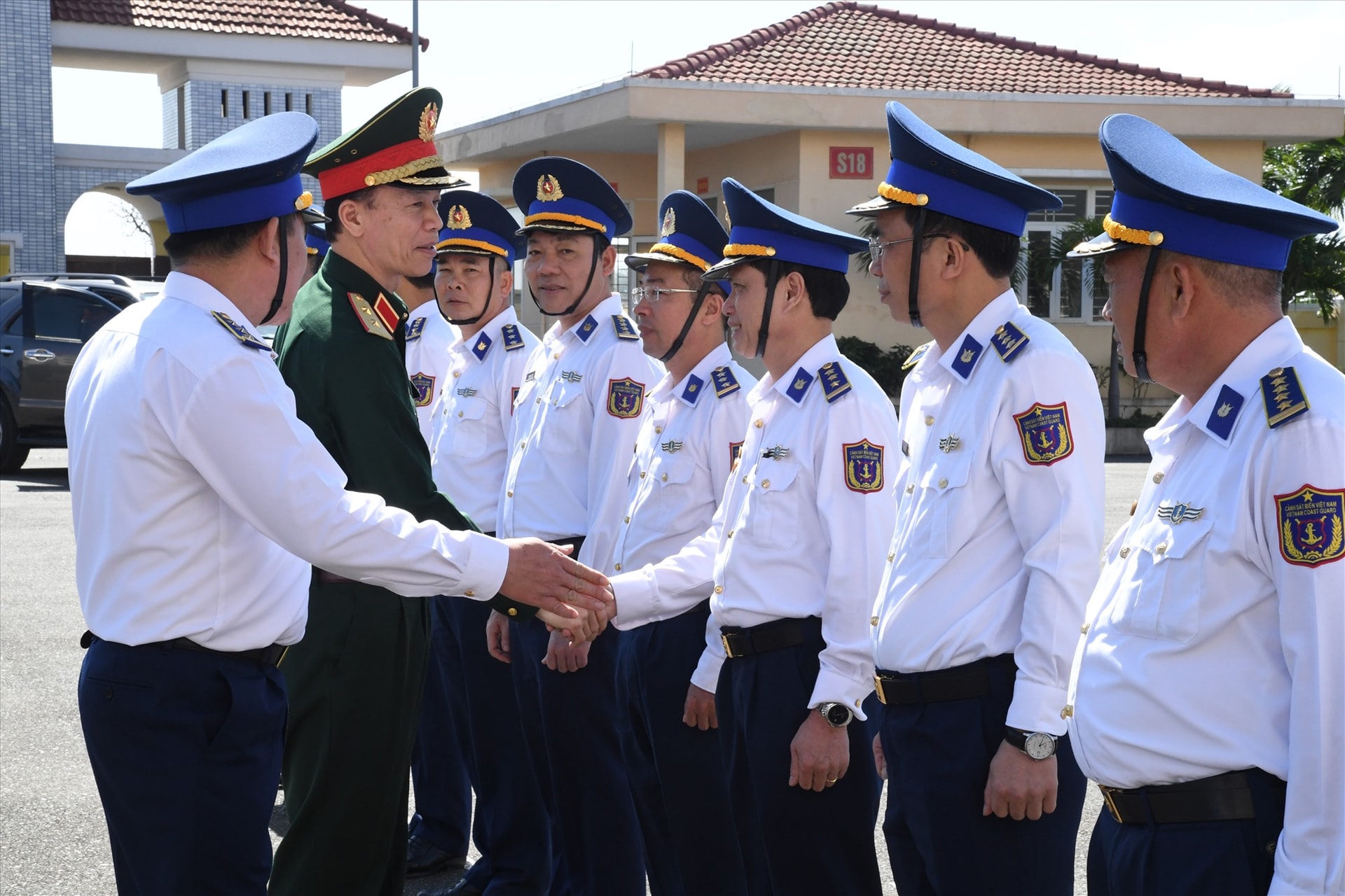 Trung tướng Nguyễn Trọng Bình thăm chúc tết tại Bộ Tư lệnh Vùng Cảnh sát biển 2. Ảnh: N.T