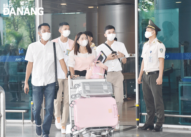 Các đường bay quốc tế được nối lại, du khách đến Đà Nẵng qua Cảng hàng không quốc tế ngày càng tăng mạnh. Ảnh: THU HÀ
