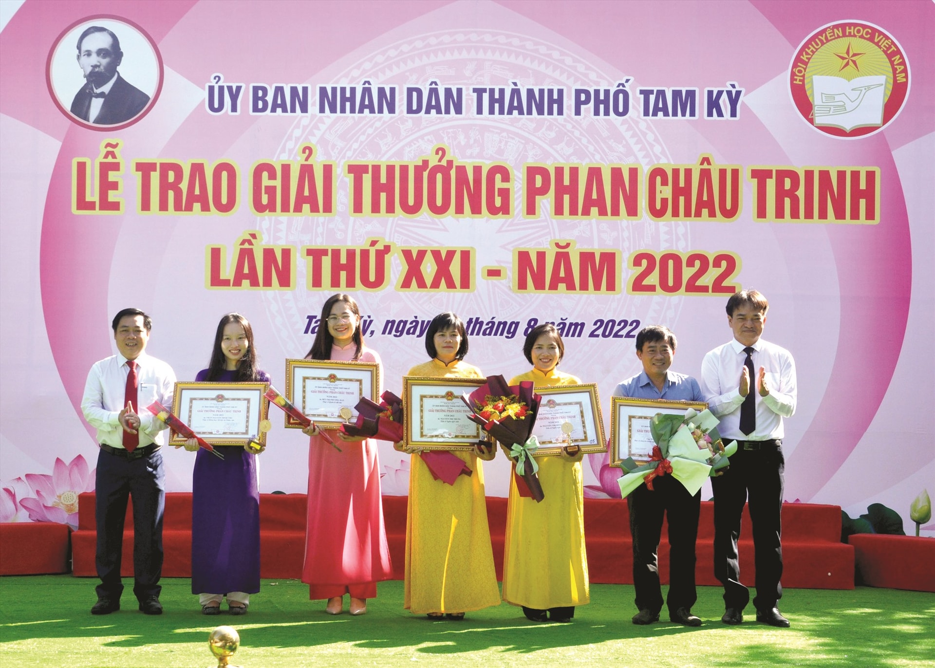 Duy trì thường xuyên giải thưởng Phan Châu Trinh.