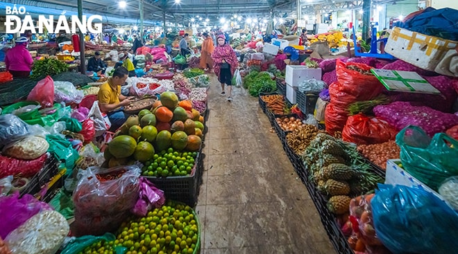 Lượng hàng hoá khá nhiều.