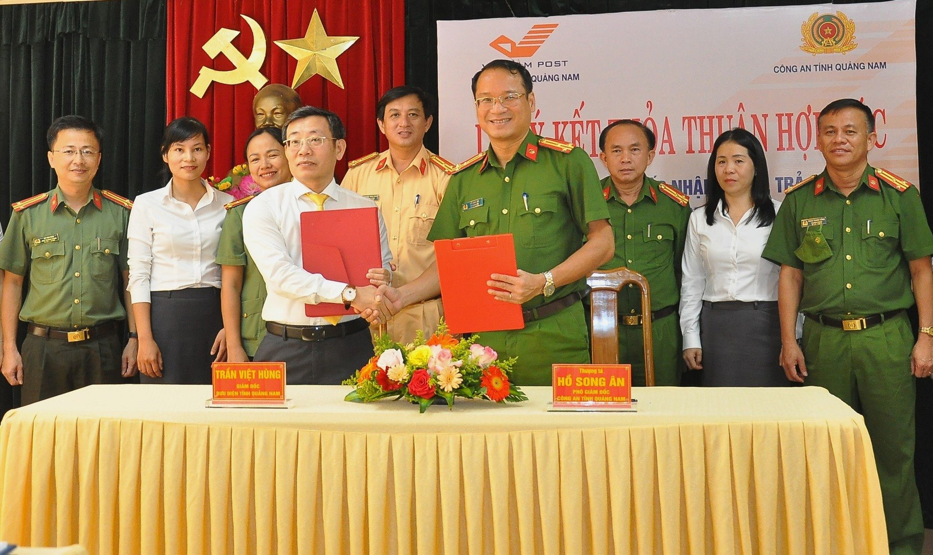 Bưu điện Quảng Nam và Công an Quảng Nam ký kết thỏa thuận hợp tác cung cấp dịch vụ tiếp nhận hồ sơ, trả kết quả giải quyết thủ tục hành chính qua hệ thống bưu điện.