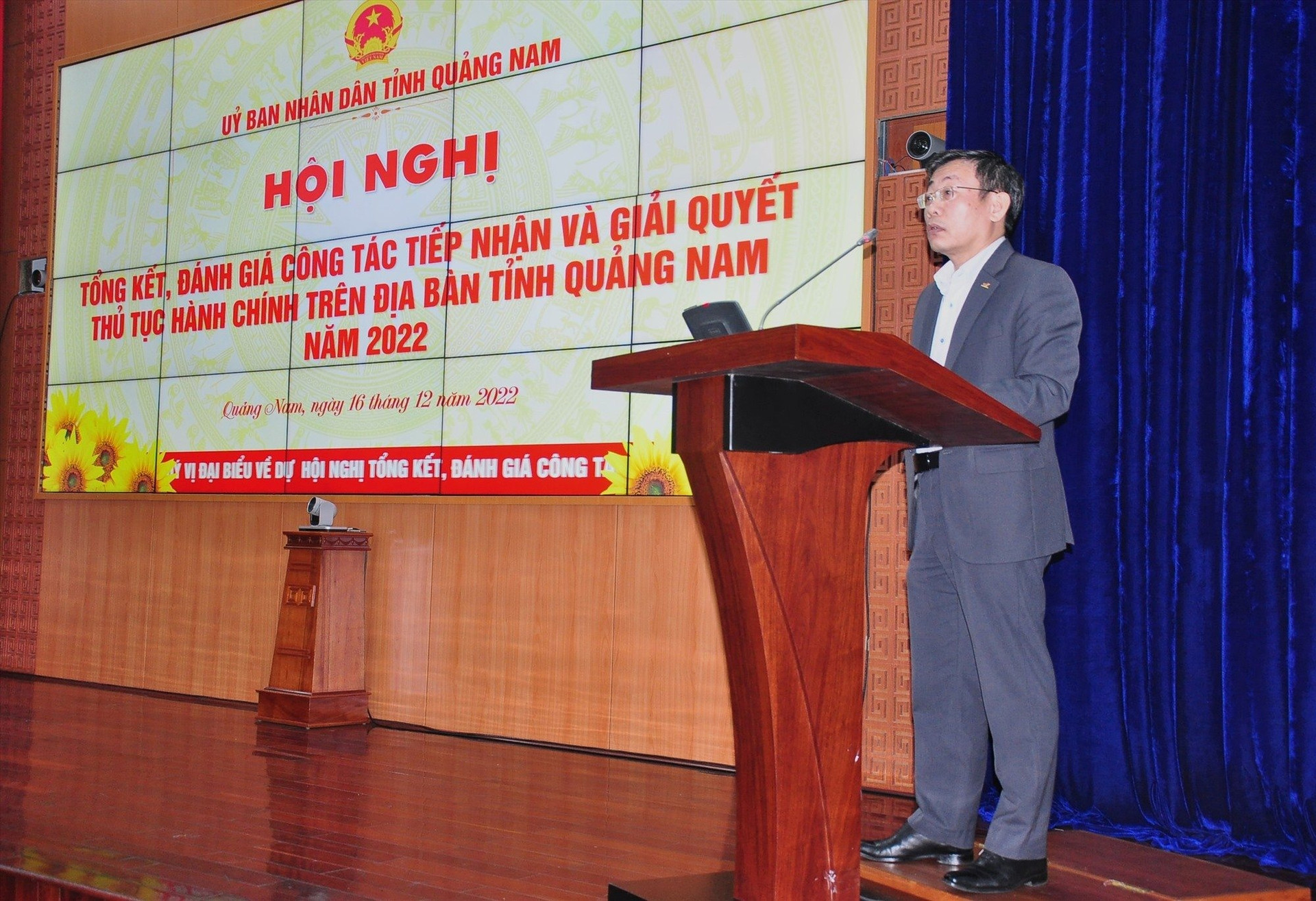 Ông Trần Việt Hùng - Giám đốc Bưu điện Quảng Nam phát biểu tại hội nghị tổng kết, đánh giá công tác tiếp nhận và giải quyết TTHC năm 2022.
