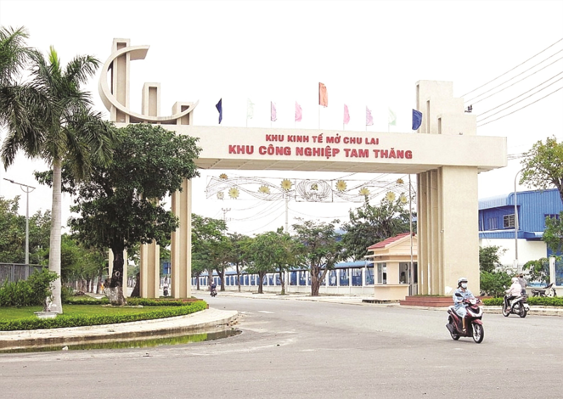 Cổng chào KCN Tam Thăng.