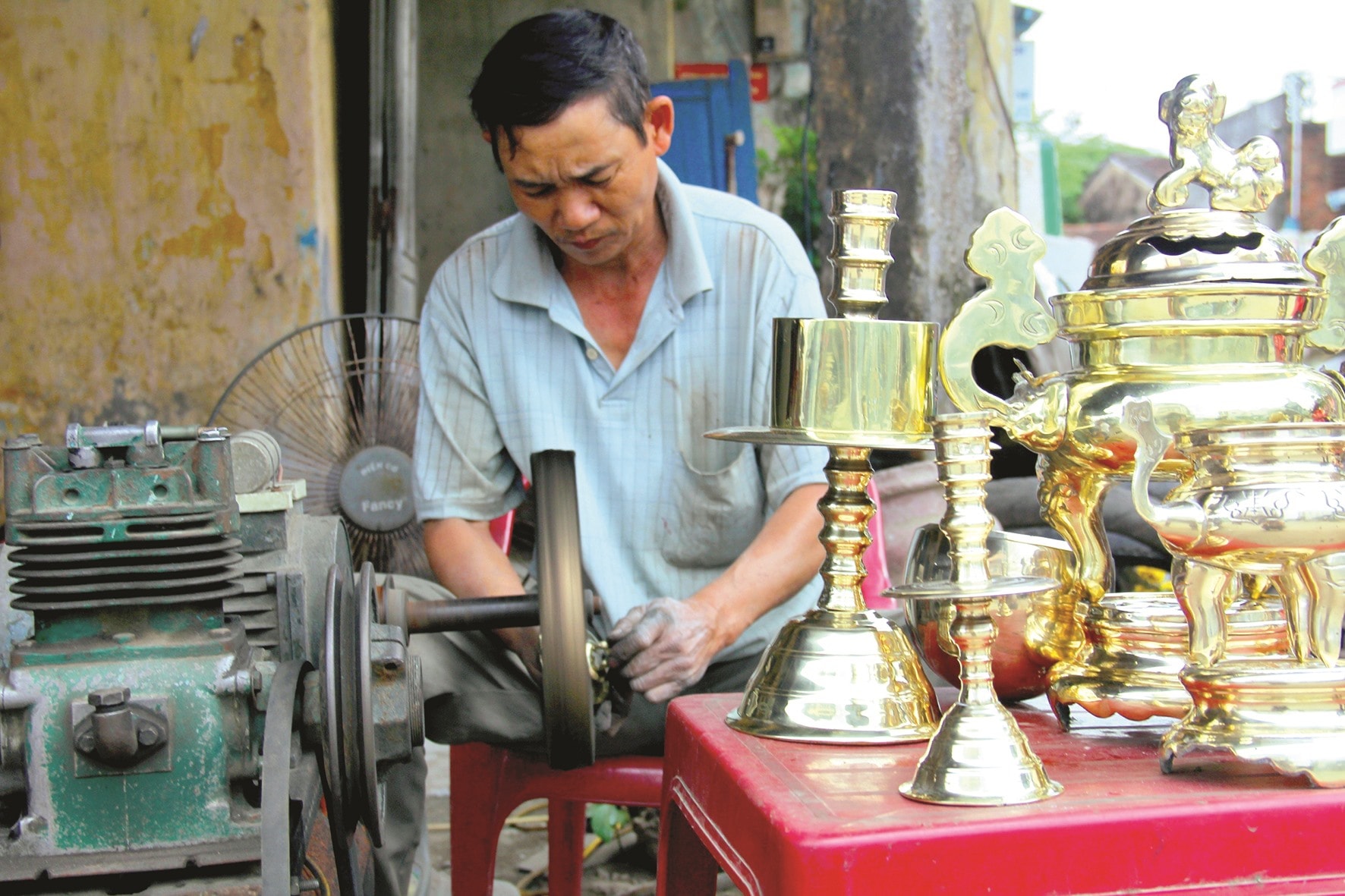 TP.Tam Kỳ bảo tồn vẹn nguyên các làng nghề truyền thống, trong đó có làng nghề rèn Hồng Lư trong lòng đô thị. Ảnh: A.N