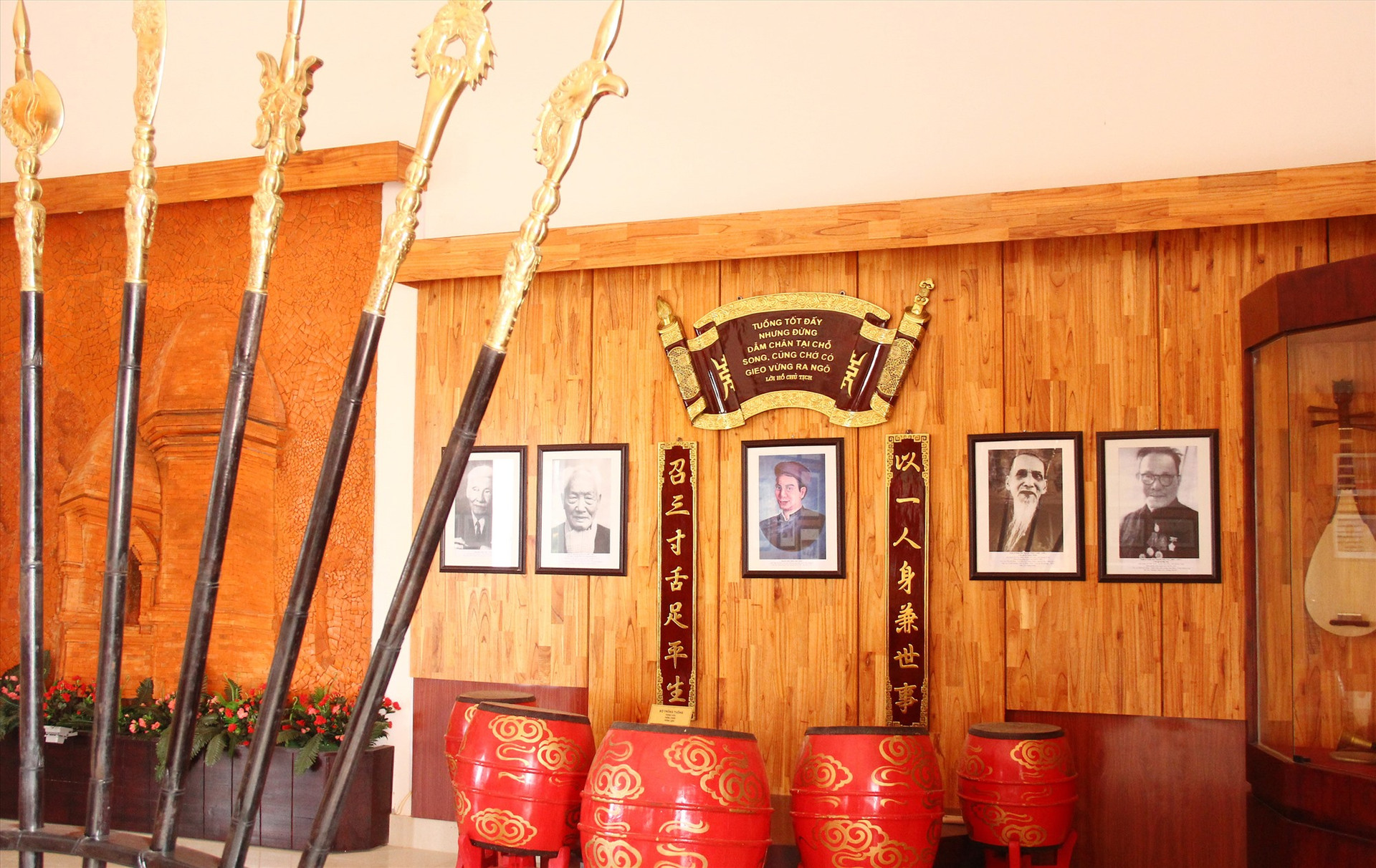 Không gian trưng bày, giới thiệu tuồng cổ Quảng Nam ở Bảo tàng Điện Bàn. Ảnh: H.X.H