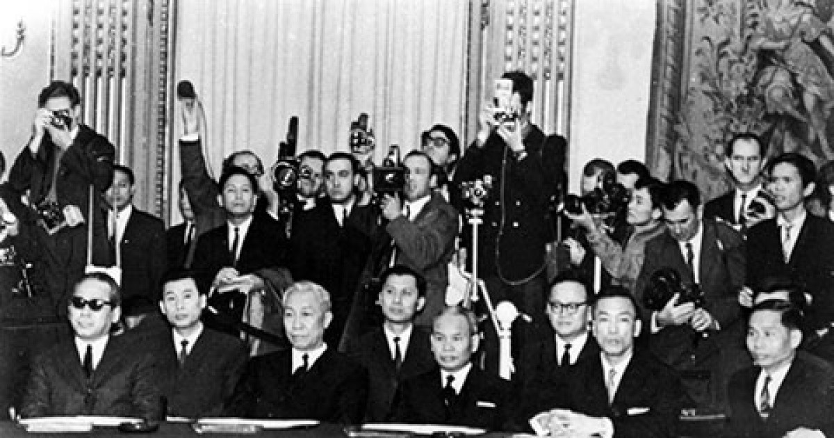 Đoàn đại biểu Việt Nam Dân chủ Cộng hòa tham dự Phiên khai mạc Hội nghị bốn bên về Việt Nam tại Paris, ngày 25/1/1969.