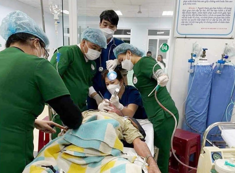 Người đàn ông được cấp cứu kịp thời ngay trong đêm tại BV Đa khoa khu vực Quảng Nam. Ảnh:BVCC