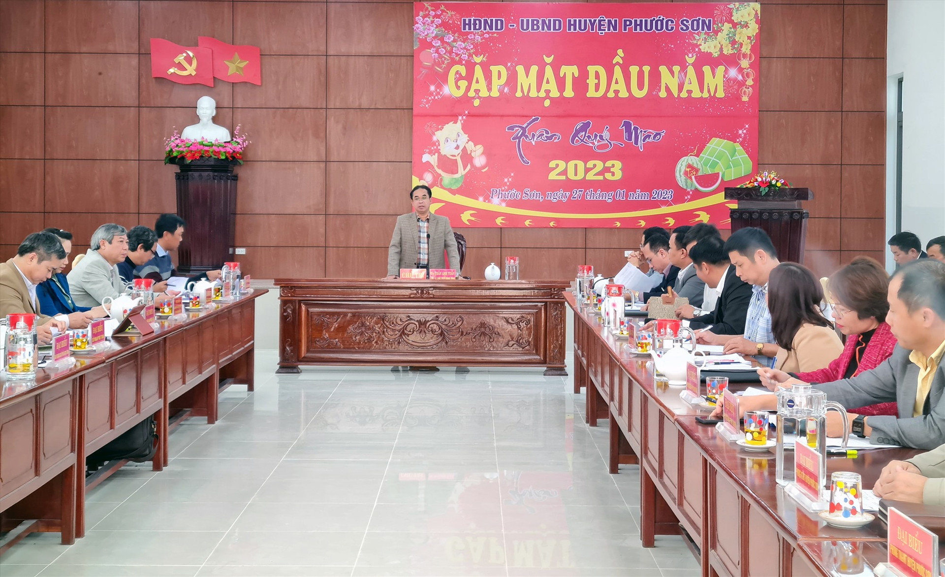 Phó Chủ tịch UBND tỉnh Trần Anh Tuấn làm việc với huyện Phước Sơn. Ảnh: D.L