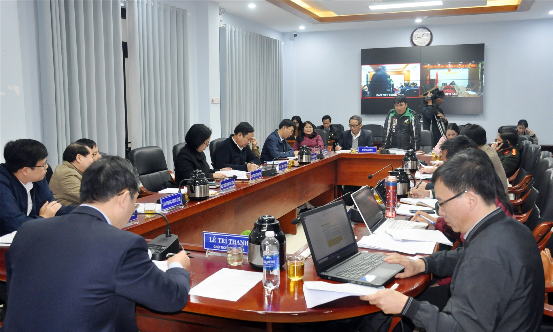 Chủ tịch UBND tỉnh Lê Trí Thanh chủ trì buổi tiếp đại diện người mua đất Khu đô thị Bách Đạt ngày 31/1/2023. Ảnh: N.ĐOAN