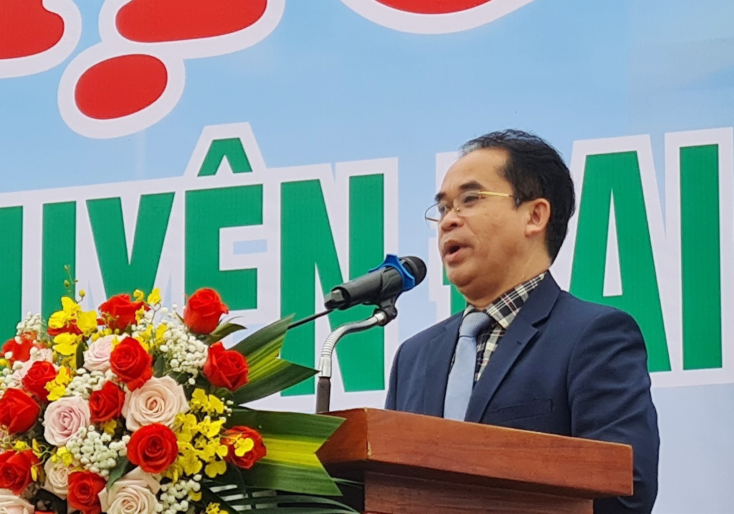 Phó Chủ tịch UBND tỉnh Trần Anh Tuấn phát biểu tại sàn giao dịch việc làm huyện Đại Lộc. Ảnh: D.L