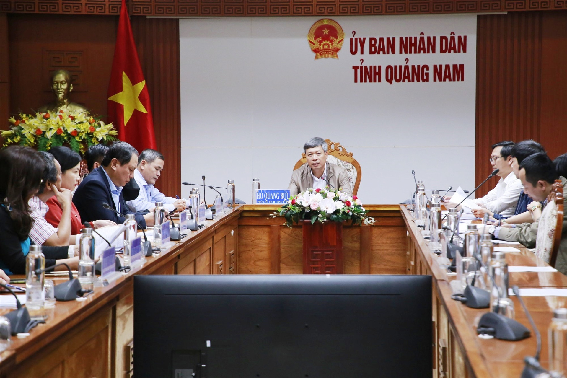 Phó Chủ tịch UBND tỉnh Hồ Quang Bửu chủ trì buổi làm việc. Ảnh: P.V