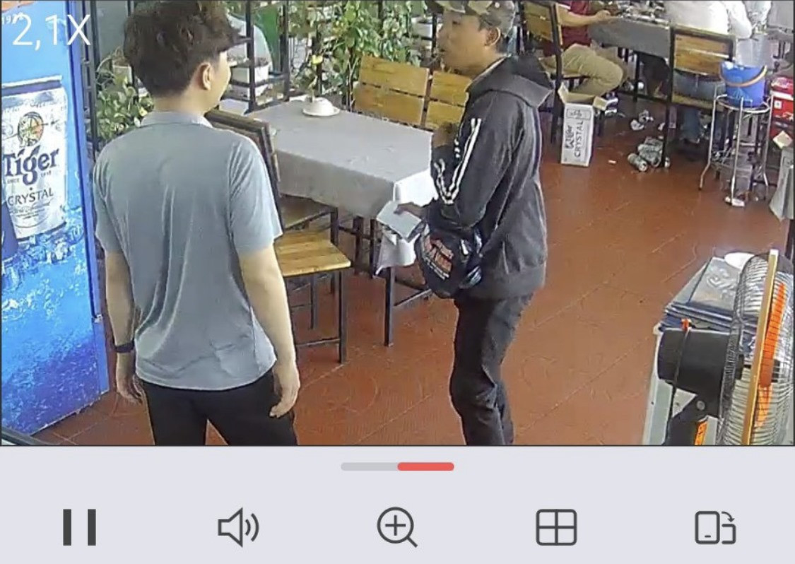 Trích xuất camera đăng hình ảnh lên Facebook để tìm người đánh rơi 202 tờ vé số tại nhà hàng Thái Việt (Tam Kỳ). Ảnh: H.N