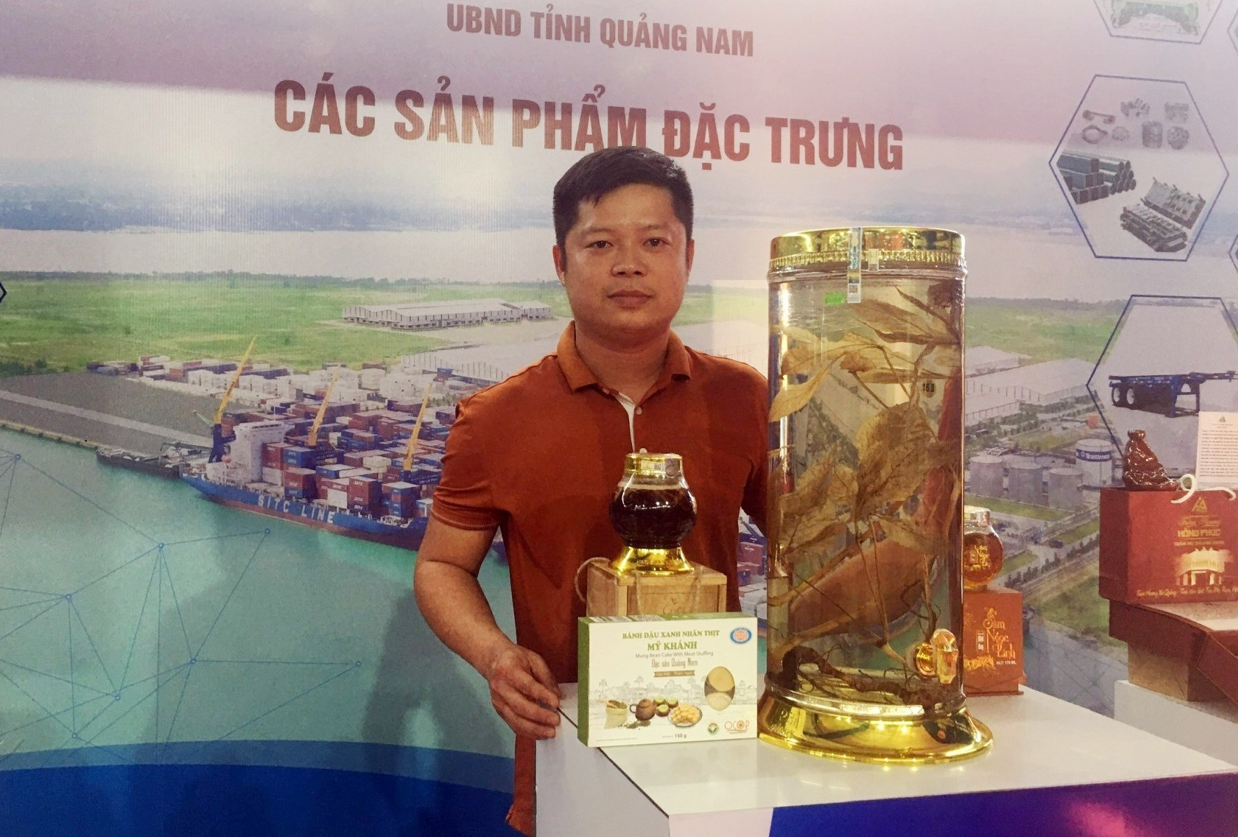 Sâm Ngọc Linh, một sản phẩm đặc trưng nổi bật của Quảng Nam tại hội chợ. Ảnh: NS