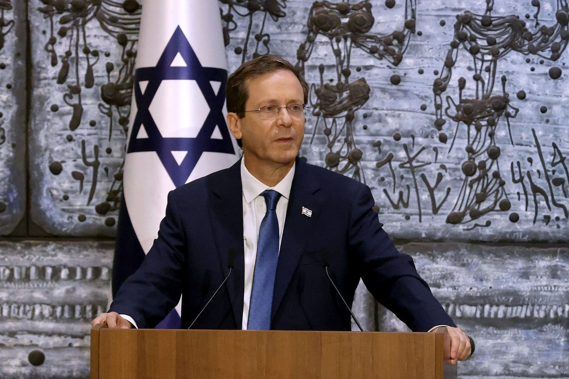 Tổng thống Israel Isaac Herzog trở thành nhà lãnh đạo thế giới đầu tiên công khai sử dụng ChatGPT vào việc soạn thảo bài phát biểu. Ảnh: Middle East Monitor.