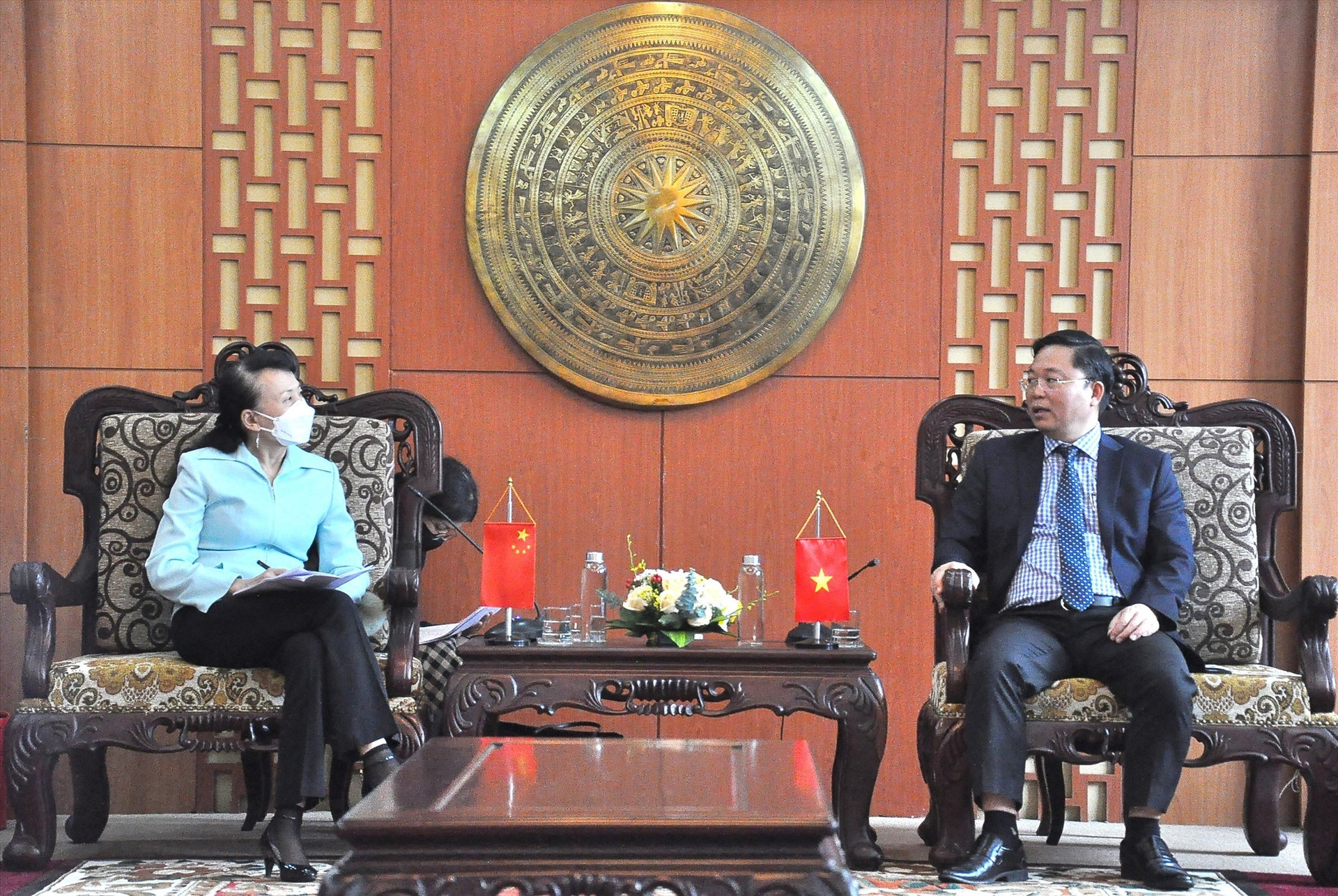 Chairman Thanh (R) and Dong Biyou