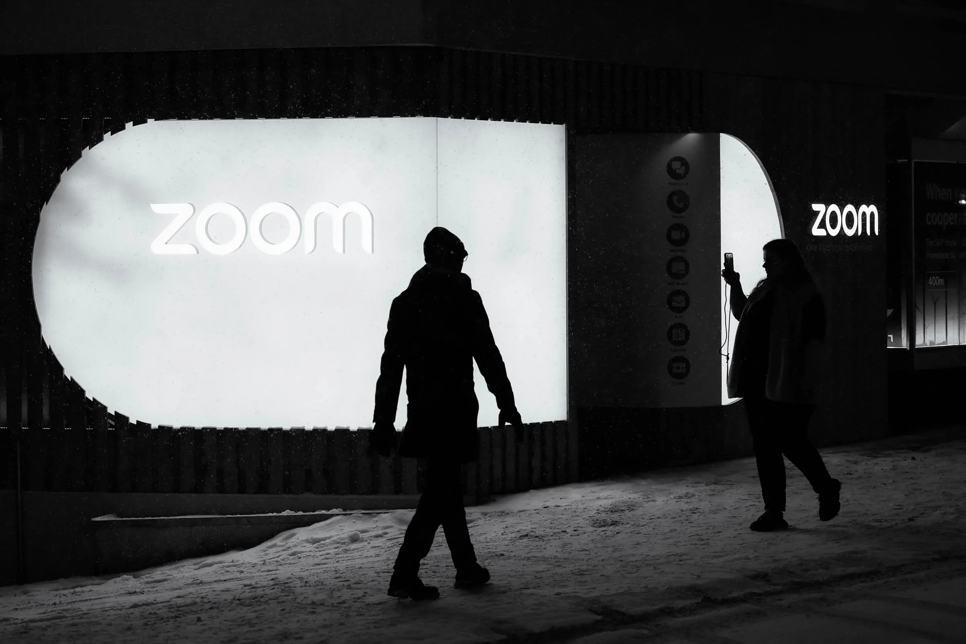 Zoom dường như nhận thức được rằng công ty cần cung cấp nhiều dịch vụ hơn, không chỉ có cuộc gọi video. Ảnh: Getty Images.