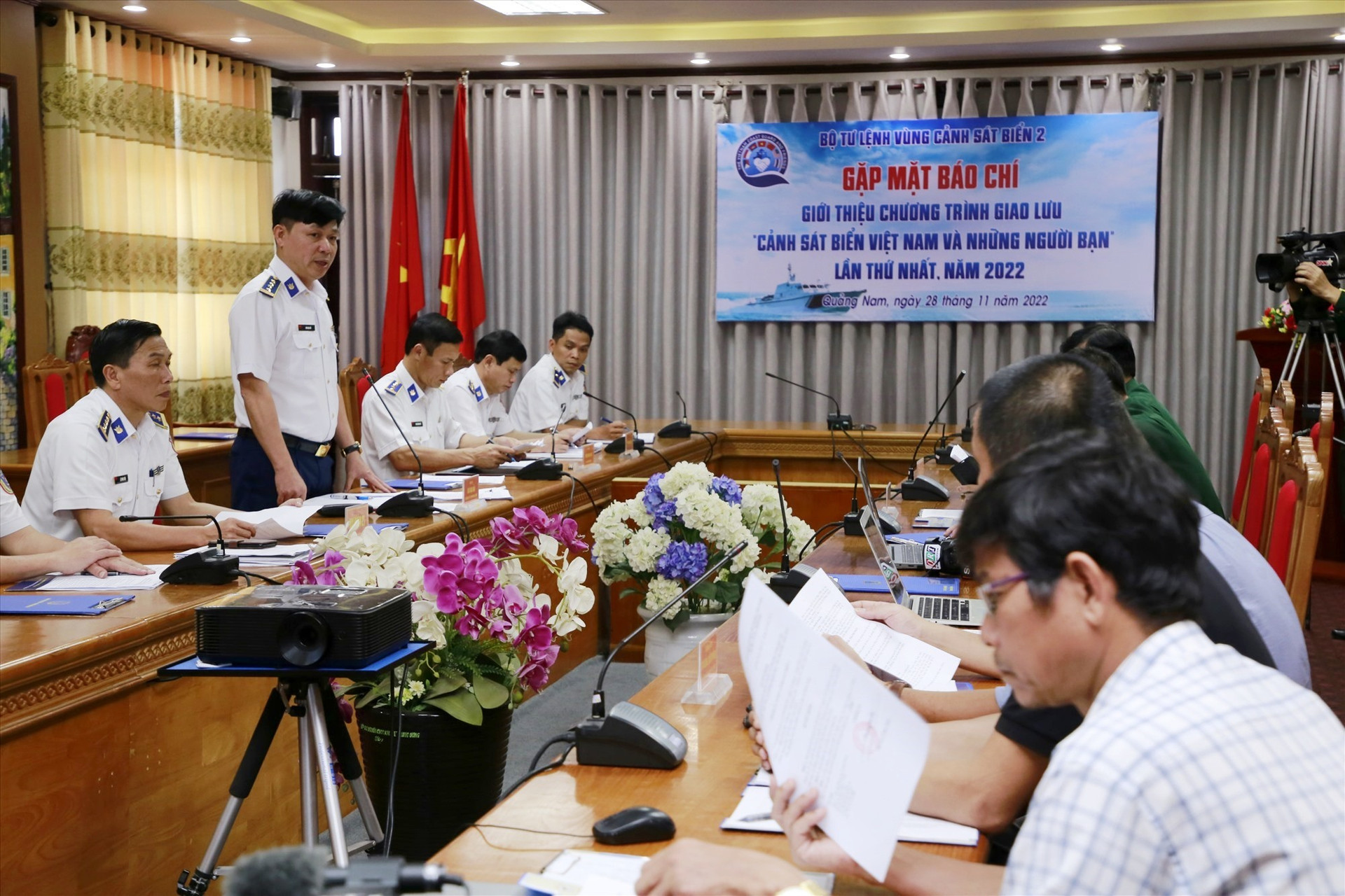 Bộ Tư lệnh Vùng Cảnh sát biển 2 gặp mặt, thông tin báo chí về chương trình “Cảnh sát biển Việt Nam và những người bạn” vào tháng 11/2022. Ảnh: T.C