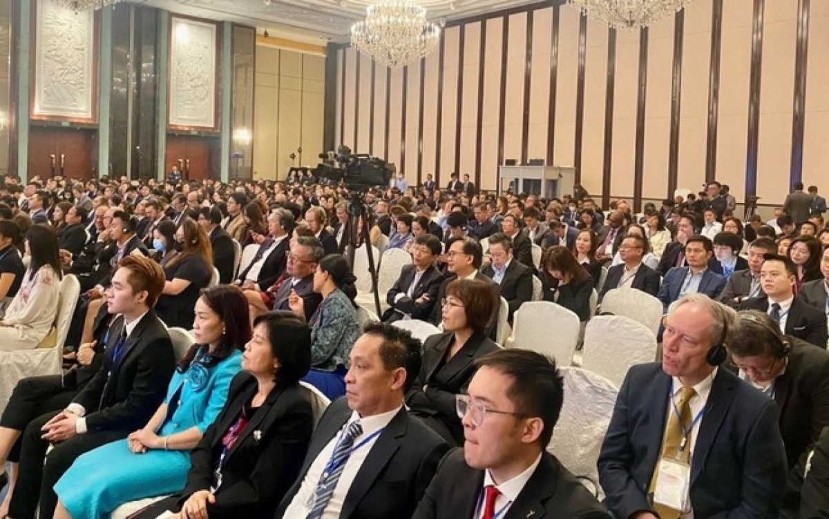 Vietnamese Prime Minister Pham Minh Chinh speaks at the Vietnam - Singapore business forum in Singaporeon February 10. (Photo” VGP)