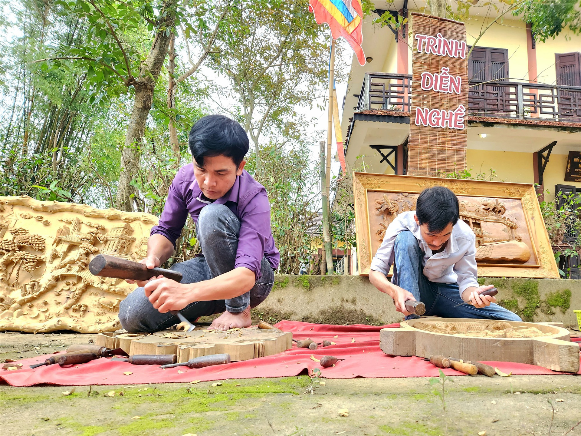 Ở làng Kim Bồng có khá nhiều nghệ nhân, thợ giỏi. Ảnh: Q.T