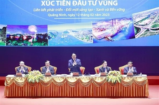 Prime Minister Pham Minh Chinh (C) speaks at the conference (Photo: VNA)