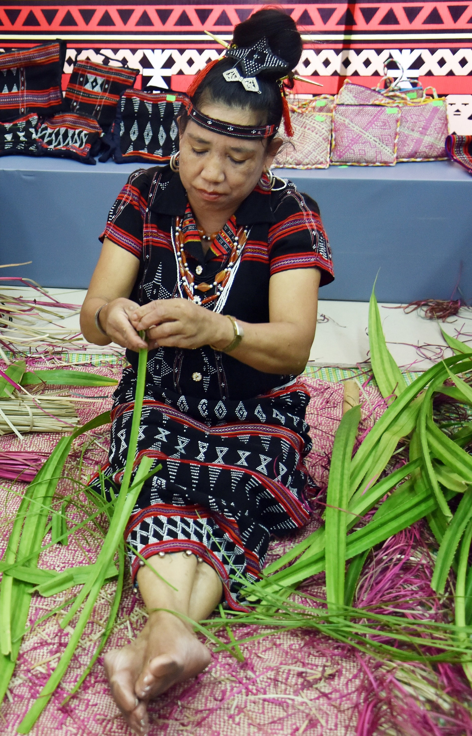 Loại lá dứa dại nhỏ cũng có thể khai thác làm sợi dệt chiếu.