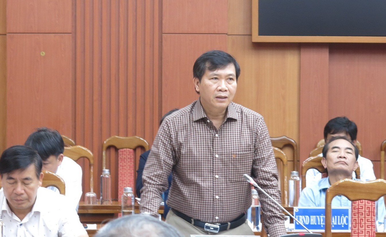Chủ tịch UBND thành phố Hội An Nguyễn Văn Sơn phát biểu ý kiến về các dự án đầu của địa phương năm 2023