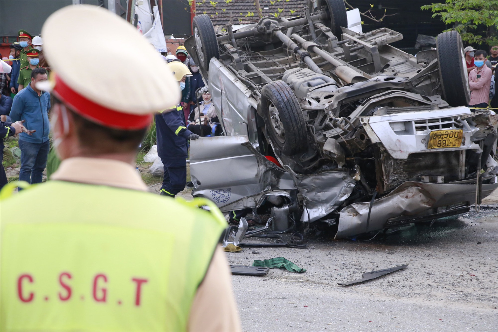 Hiện đã có 10 nạn nhân tử vong sau vụ tai nạn giao thông nghiêm trọng xảy ra vào sáng qua 14/2. Ảnh: T.C