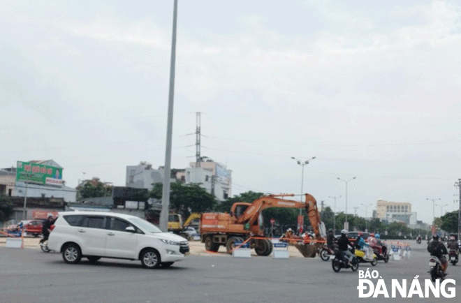 Nhà thầu thi công có khối lượng sẽ lập hồ sơ thanh toán là giải pháp đẩy nhanh giải ngân vốn đầu tư. Trong ảnh: Thi công cải tạo và nâng cấp tuyến đường Ngô Quyền - Ngũ Hành Sơn giai đoạn 2 (nút giao Ngũ Hành Sơn - Nguyễn Văn Thoại. Ảnh: TRIỆU TÙNG